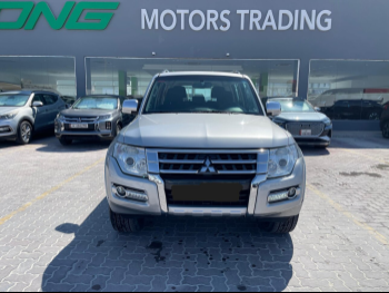 ميتسوبيشي  باجيرو  GLS  2022  اوتوماتيك  77,000 كم  6 سلندر  دفع رباعي  اس يو في  فضي  تحت الضمان