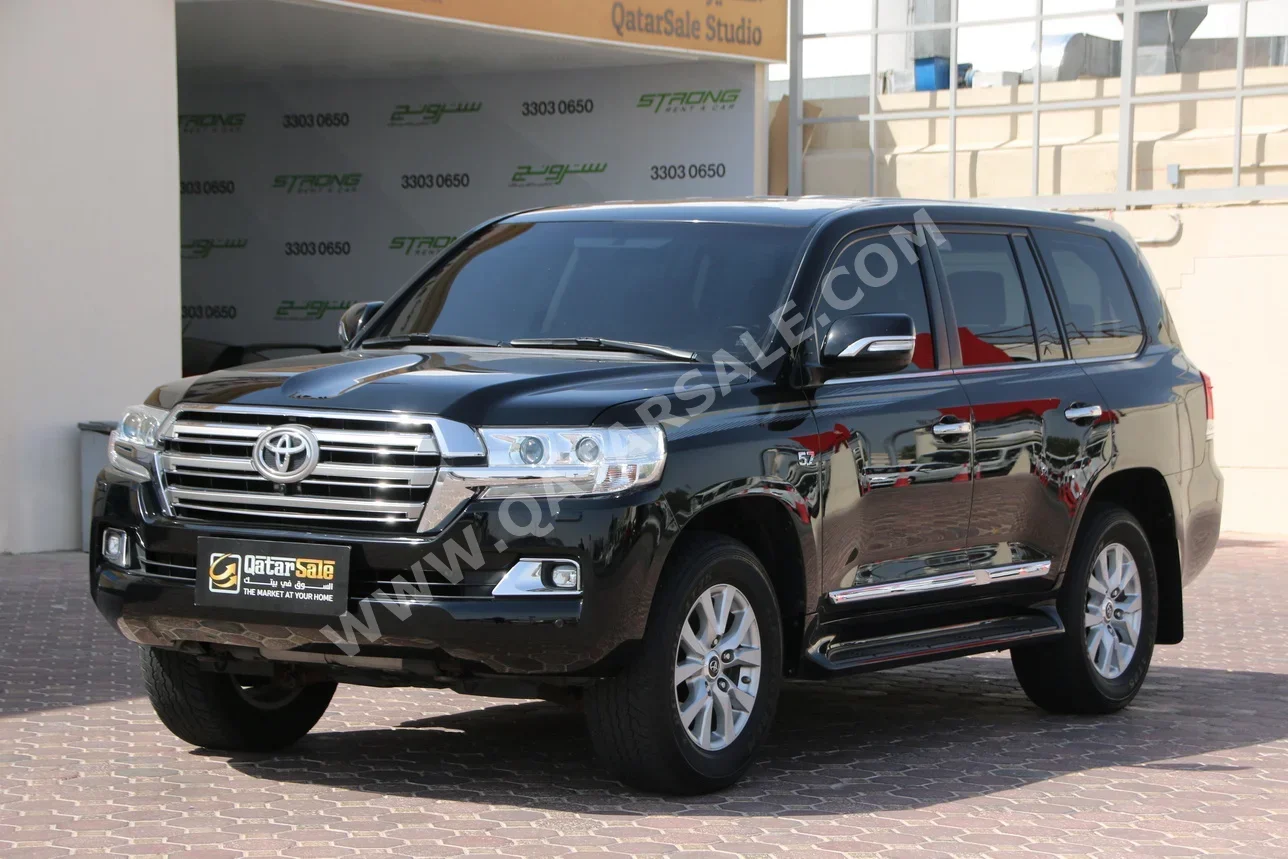 Toyota  Land Cruiser  VXR  2019  Automatic  220,000 Km  8 Cylinder  Four Wheel Drive (4WD)  SUV  Black