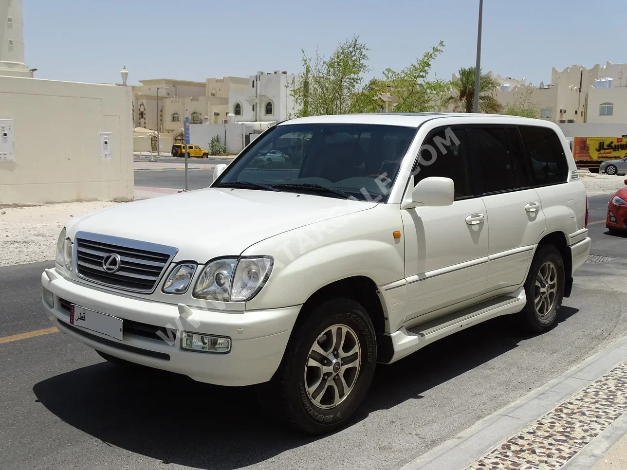 Lexus  LX  470  2005  Automatic  300,000 Km  8 Cylinder  Four Wheel Drive (4WD)  SUV  White