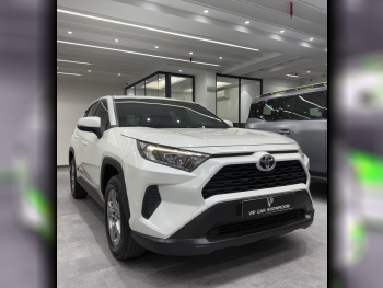 Toyota  Rav 4  2022  Automatic  16,000 Km  4 Cylinder  Four Wheel Drive (4WD)  SUV  Pearl  With Warranty