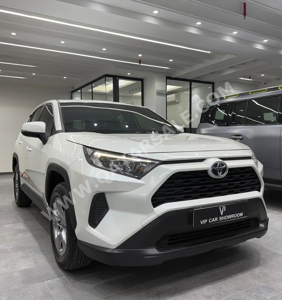 Toyota  Rav 4  2022  Automatic  16,000 Km  4 Cylinder  Four Wheel Drive (4WD)  SUV  Pearl  With Warranty
