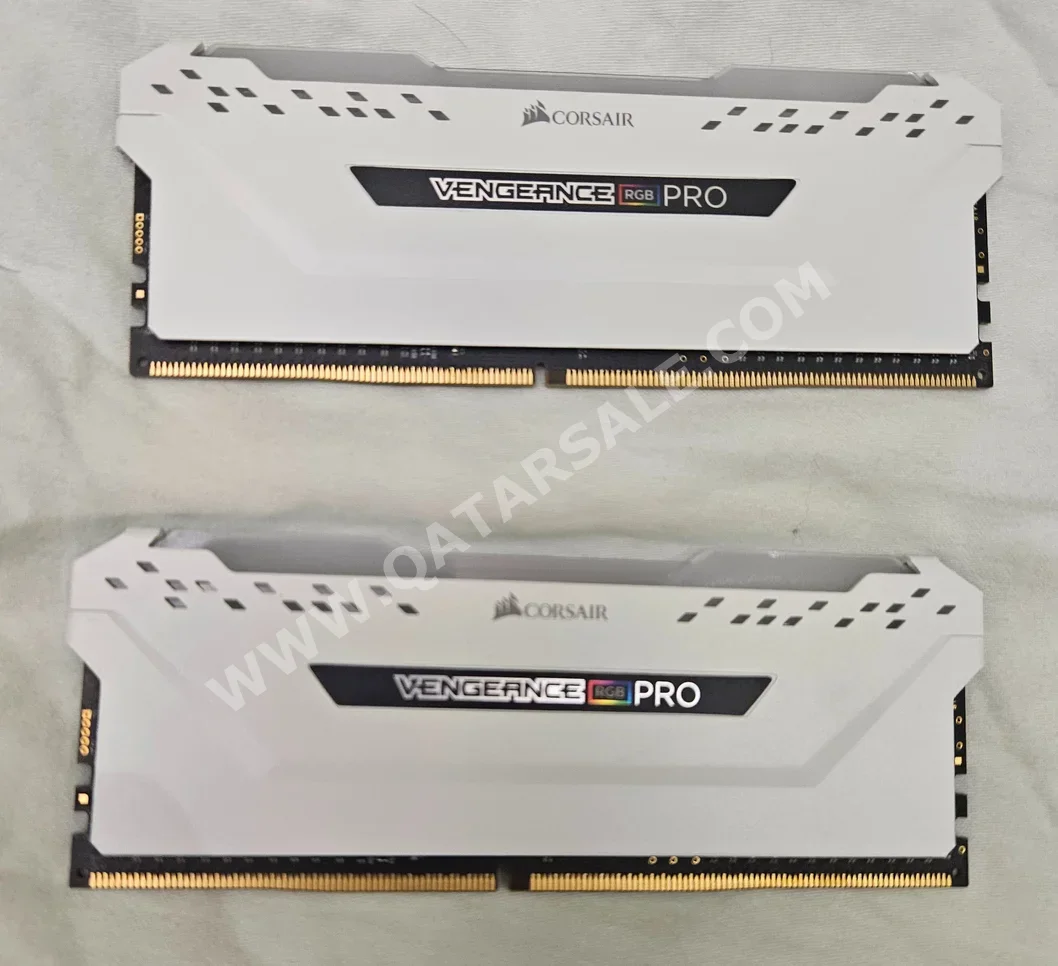 ذاكرات الرام كورساير \  16 جيجابايت (2x8)  أبيض \  دي دي ار 4 -  3200 ميجاهيرتز