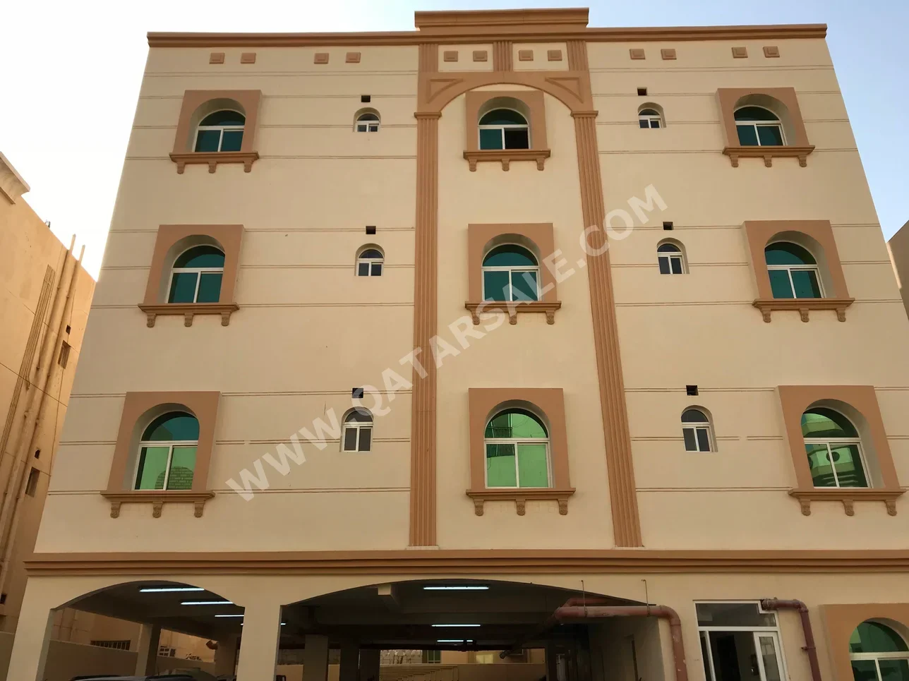 2 Bedrooms  Apartment  For Rent  in Doha -  Madinat Khalifa South  Not Furnished