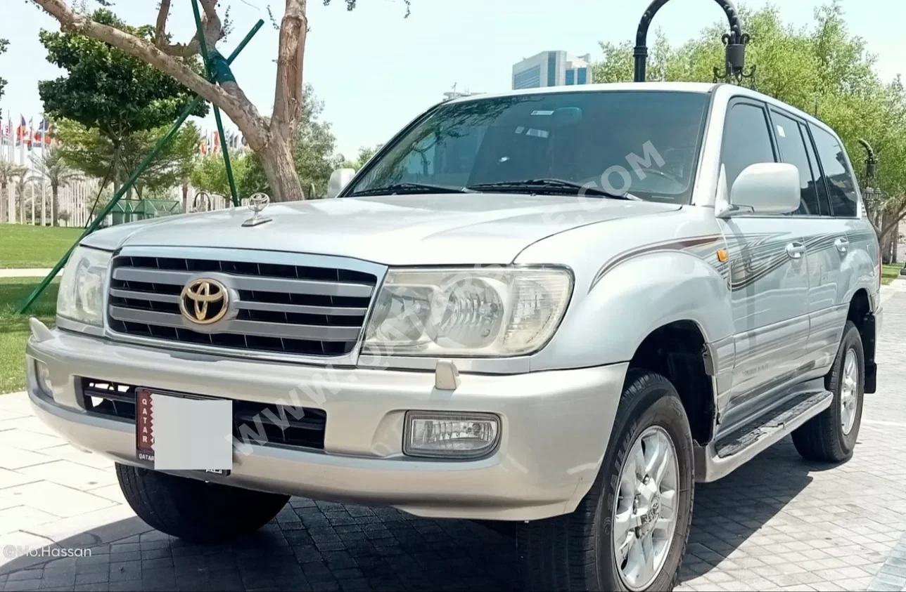 Toyota  Land Cruiser  GXR  2006  Automatic  600,000 Km  6 Cylinder  Four Wheel Drive (4WD)  SUV  Silver