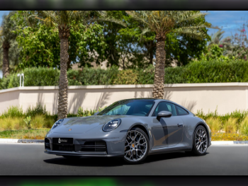 بورش  911  كاريرا  2025  اوتوماتيك  3,975 كم  6 سلندر  دفع خلفي  كوبيه \ سبورت  فضي  تحت الضمان
