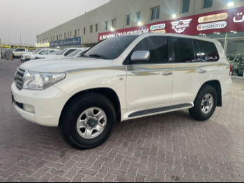 Toyota  Land Cruiser  VXR  2009  Automatic  564,000 Km  8 Cylinder  Four Wheel Drive (4WD)  SUV  White