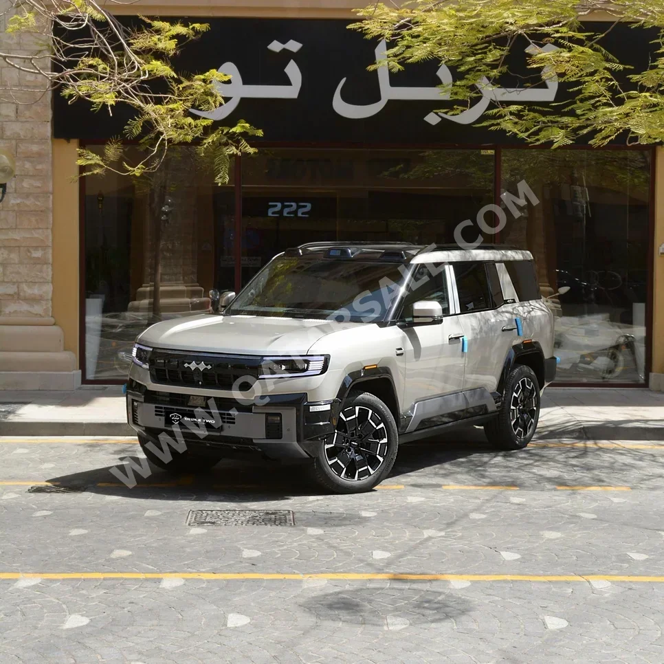بي واي دي  ليوبارد 8  فلاك شب  2025  اوتوماتيك  0 كم  4 سلندر  دفع رباعي  اس يو في  ذهبي