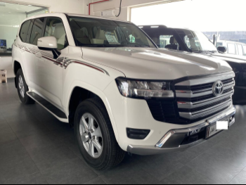 Toyota  Land Cruiser  GXR  2022  Automatic  111,000 Km  6 Cylinder  Four Wheel Drive (4WD)  SUV  White