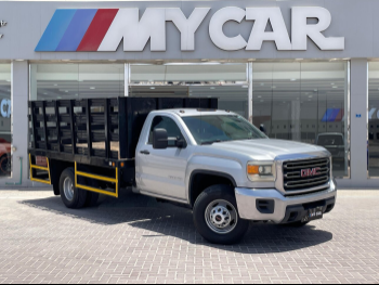 GMC  Sierra  3500 HD  2015  Automatic  62,000 Km  8 Cylinder  Four Wheel Drive (4WD)  Pick Up  Silver