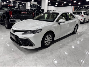 Toyota  Camry  LE  2024  Automatic  31,000 Km  4 Cylinder  Front Wheel Drive (FWD)  Sedan  White  With Warranty