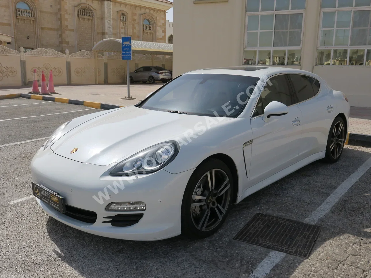 Porsche  Panamera  4S  2013  Automatic  56,000 Km  8 Cylinder  Rear Wheel Drive (RWD)  Sedan  White  With Warranty