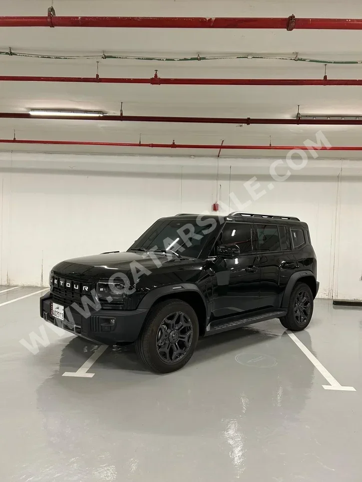 Jetour  T2  Luxury  2025  Automatic  11,000 Km  4 Cylinder  Four Wheel Drive (4WD)  SUV  Black  With Warranty