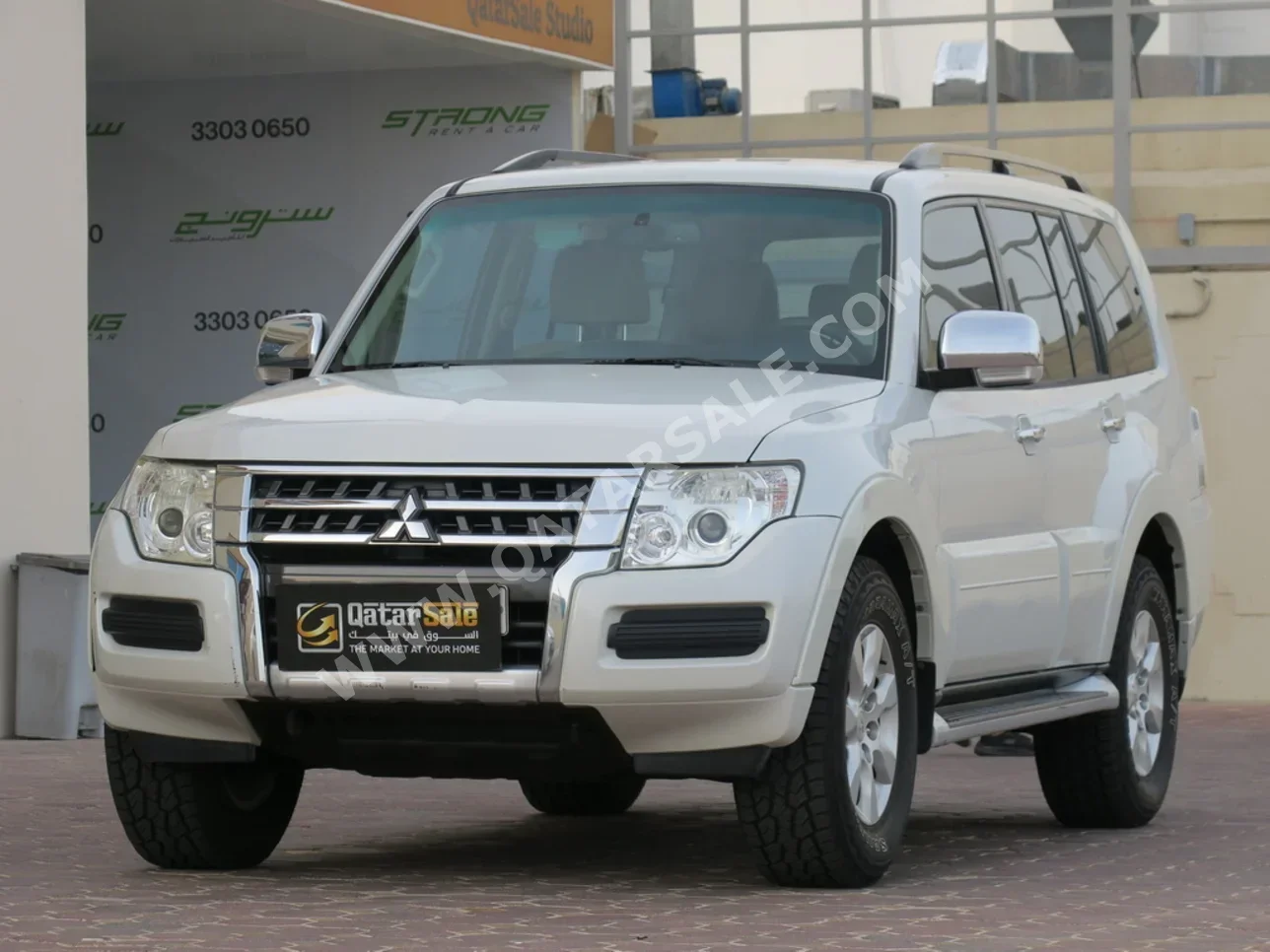 Mitsubishi  Pajero  2017  Automatic  130,000 Km  6 Cylinder  Four Wheel Drive (4WD)  SUV  White
