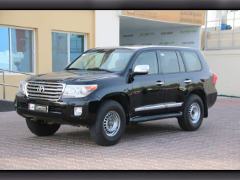 Toyota  Land Cruiser  GXR  2014  Automatic  226,000 Km  8 Cylinder  Four Wheel Drive (4WD)  SUV  Black
