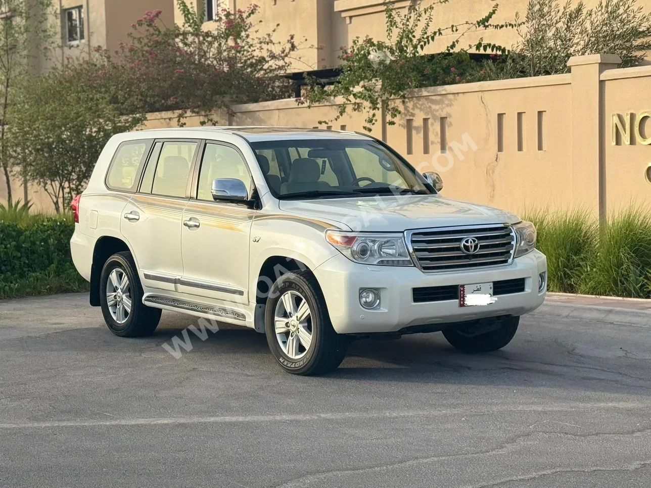 Toyota  Land Cruiser  VXR  2015  Automatic  270,000 Km  8 Cylinder  Four Wheel Drive (4WD)  SUV  White