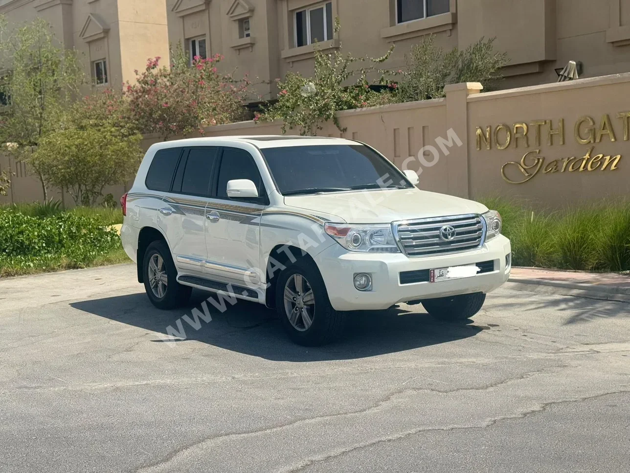 Toyota  Land Cruiser  VXR  2013  Automatic  170,000 Km  8 Cylinder  Four Wheel Drive (4WD)  SUV  White