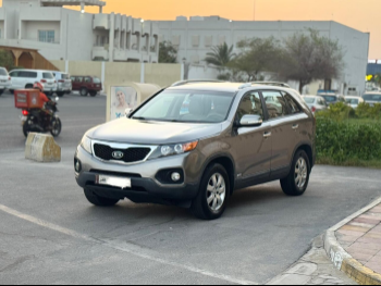 Kia  Sorento  2011  Automatic  211,000 Km  6 Cylinder  Four Wheel Drive (4WD)  SUV  Beige