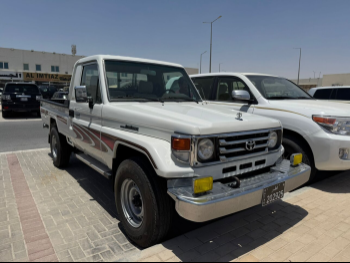 تويوتا  لاند كروزر  ال اكس  2005  عادي  231,000 كم  6 سلندر  دفع رباعي  بيكب  فضي