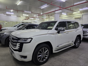 Toyota  Land Cruiser  VXR Twin Turbo  2025  Automatic  3,000 Km  6 Cylinder  Four Wheel Drive (4WD)  SUV  White  With Warranty