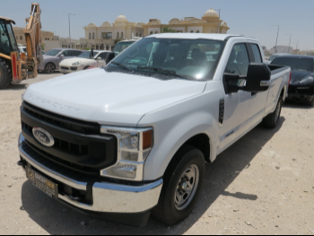 Ford  F  250  2022  Automatic  100,000 Km  8 Cylinder  Four Wheel Drive (4WD)  Pick Up  White
