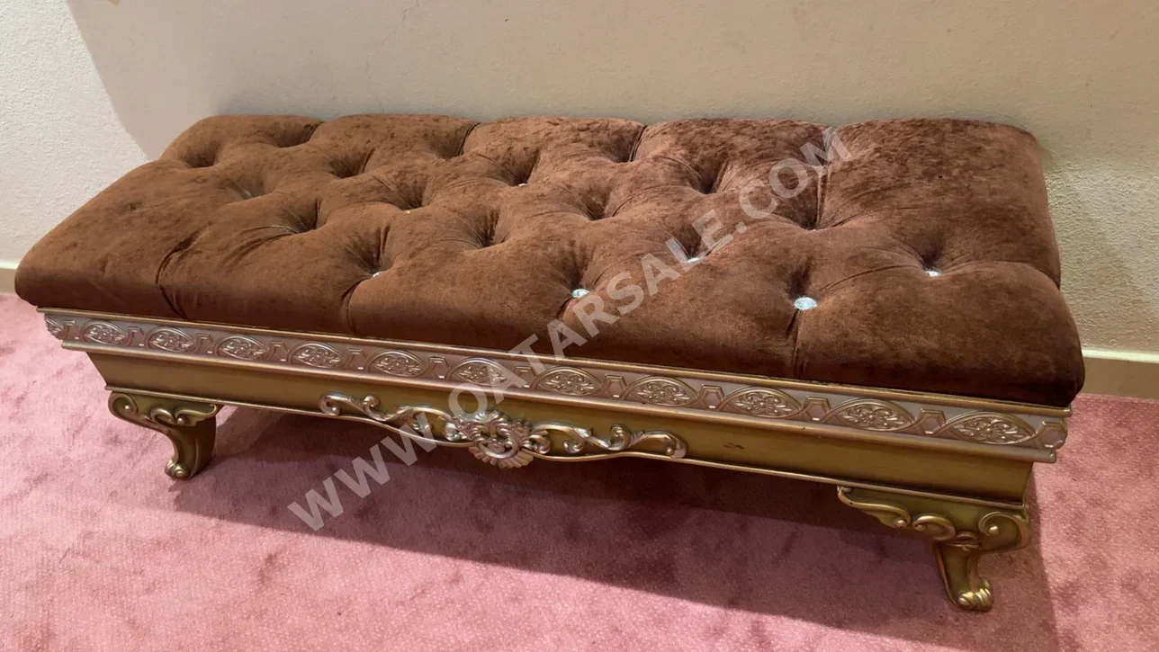 الأرائك والكنب والكراسي - مخمل  - اللون البيج