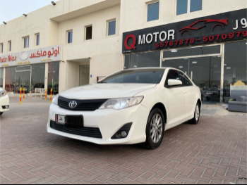 Toyota  Camry  GL  2012  Automatic  300,000 Km  4 Cylinder  Front Wheel Drive (FWD)  Sedan  White