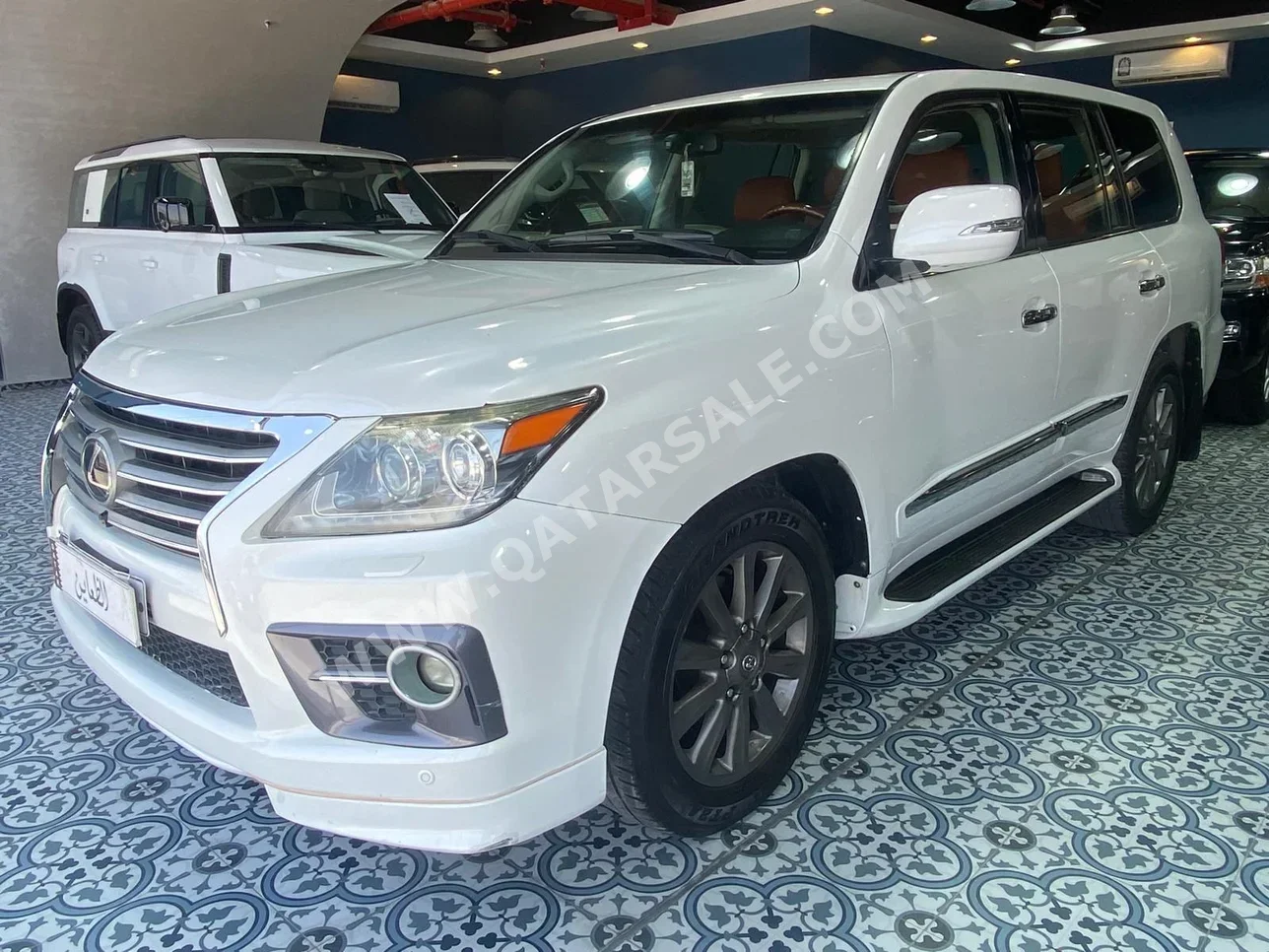 Lexus  LX  570  2013  Automatic  265,000 Km  8 Cylinder  Four Wheel Drive (4WD)  SUV  White