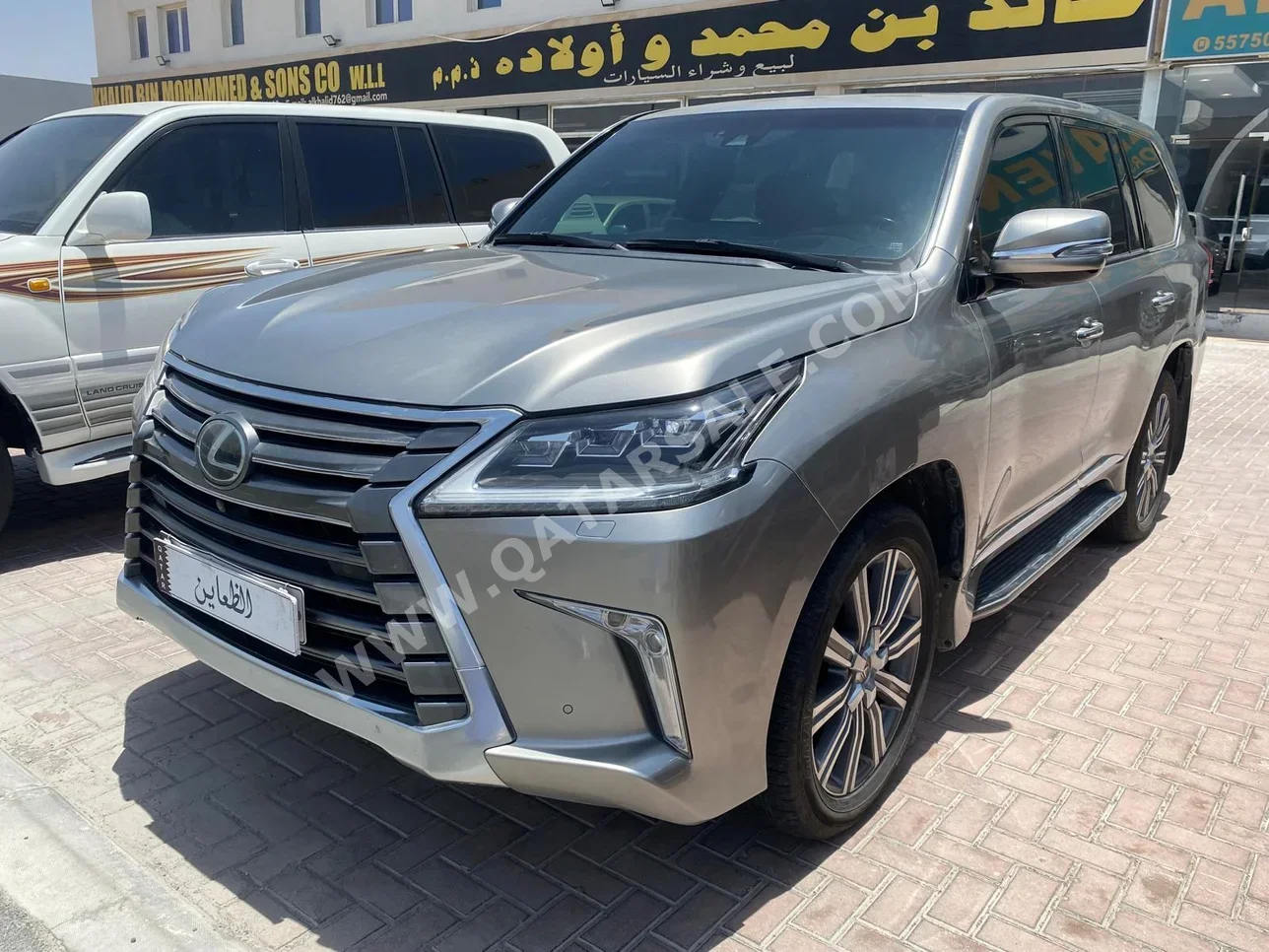 Lexus  LX  570  2017  Automatic  200,000 Km  8 Cylinder  Four Wheel Drive (4WD)  SUV  Gray
