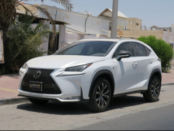 لكزس  ان اكس  200تي اف سبورت  2015  اوتوماتيك  175,000 كم  4 سلندر  دفع رباعي  اس يو في  أبيض