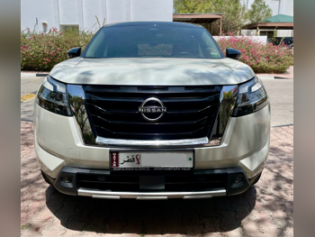 Nissan  Pathfinder  SL  2022  Automatic  24,700 Km  6 Cylinder  Four Wheel Drive (4WD)  SUV  White and Black  With Warranty