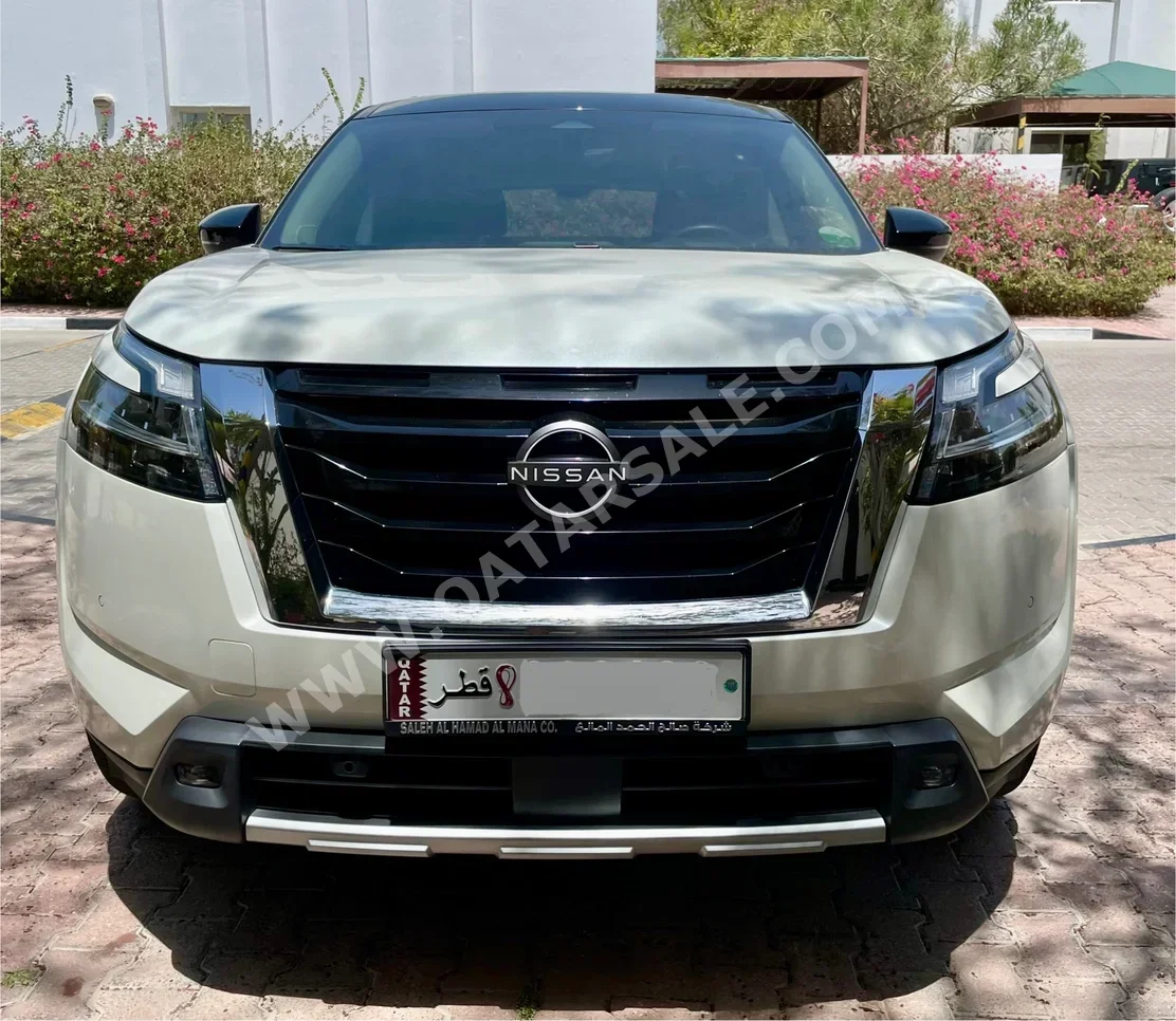 Nissan  Pathfinder  SL  2022  Automatic  24,700 Km  6 Cylinder  Four Wheel Drive (4WD)  SUV  White and Black  With Warranty