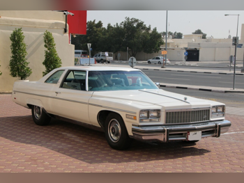 بويك  كلاسيك  1976  اوتوماتيك  43,600 كم  8 سلندر  دفع خلفي  كلاسك  أبيض