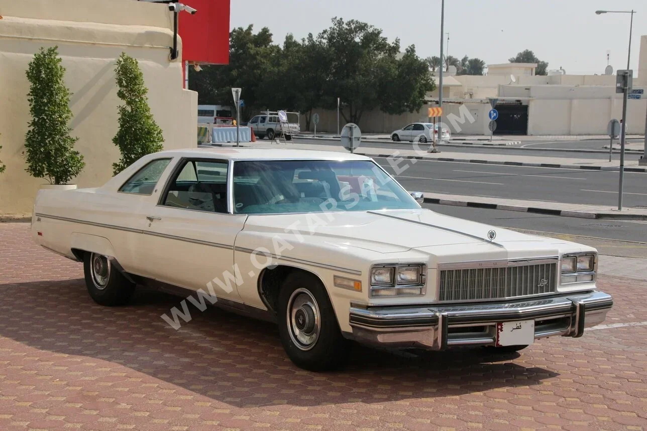 بويك  كلاسيك  1976  اوتوماتيك  43,600 كم  8 سلندر  دفع خلفي  كلاسك  أبيض