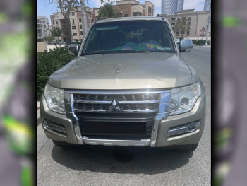 ميتسوبيشي  باجيرو  GLS  2015  اوتوماتيك  141,000 كم  6 سلندر  دفع رباعي  اس يو في  بيج