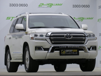 Toyota  Land Cruiser  GXR  2016  Automatic  325,000 Km  8 Cylinder  Four Wheel Drive (4WD)  SUV  White