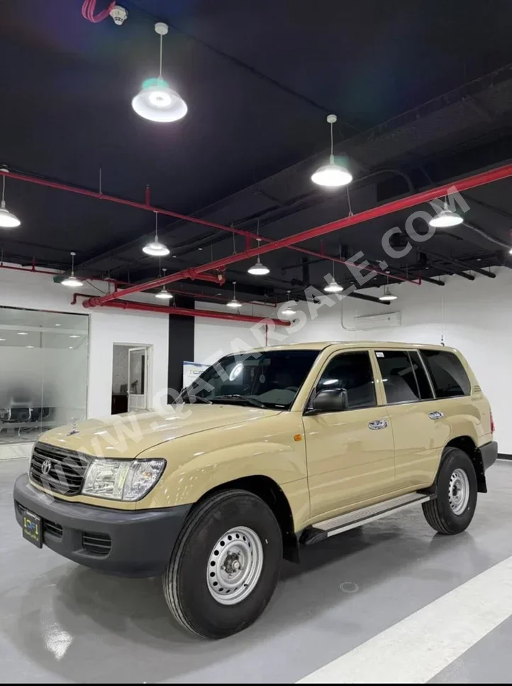 تويوتا  لاند كروزر  جي  2001  عادي  260,000 كم  6 سلندر  دفع رباعي  اس يو في  بيج