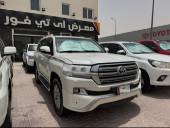 Toyota  Land Cruiser  GXR  2016  Automatic  390,000 Km  8 Cylinder  Four Wheel Drive (4WD)  SUV  White