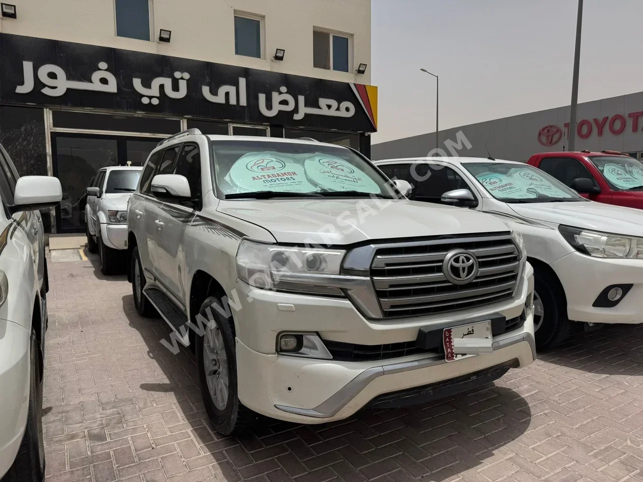 Toyota  Land Cruiser  GXR  2016  Automatic  390,000 Km  8 Cylinder  Four Wheel Drive (4WD)  SUV  White
