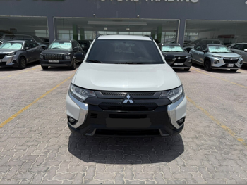 Mitsubishi  Outlander  2022  Automatic  52,000 Km  4 Cylinder  Four Wheel Drive (4WD)  SUV  White