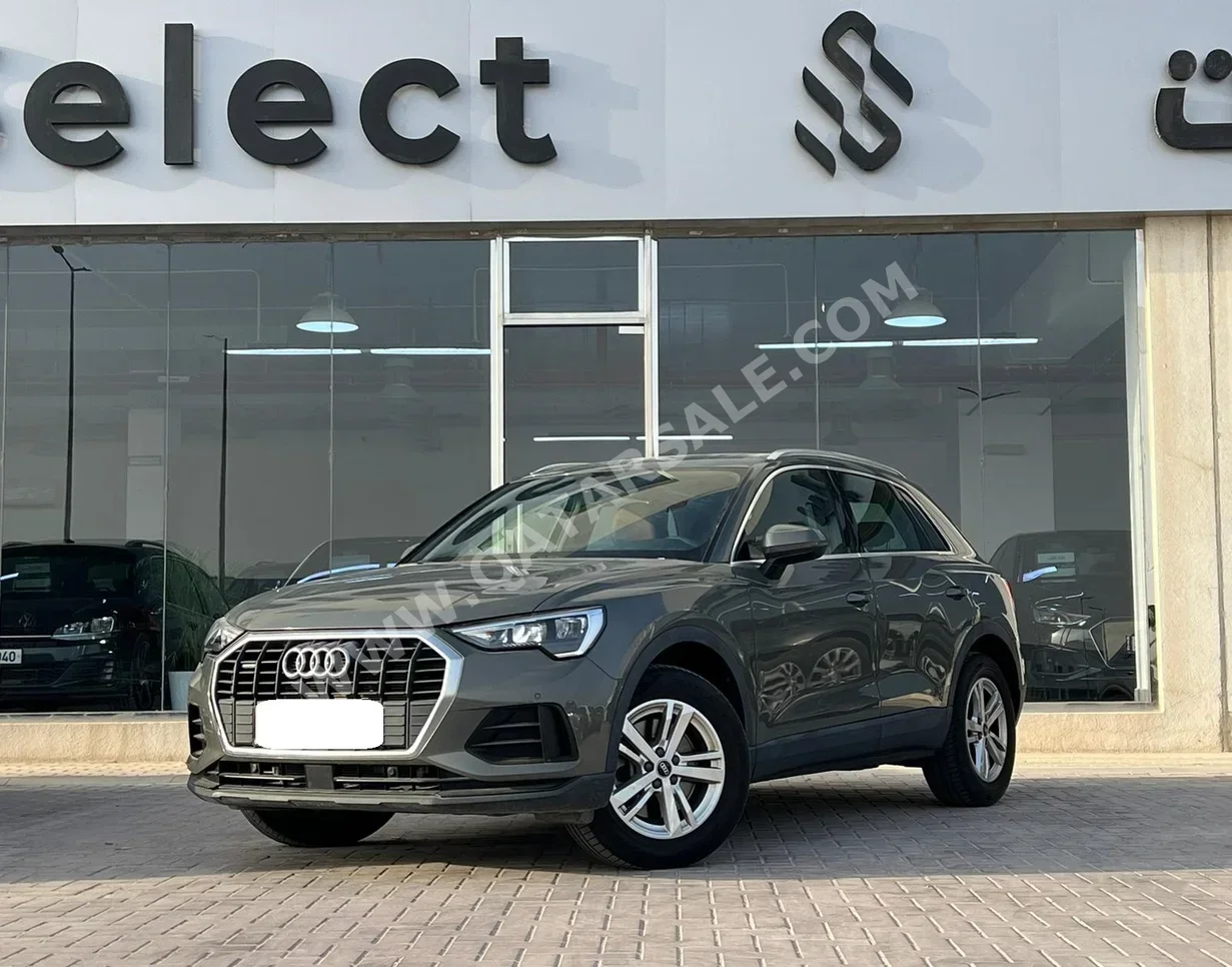 Audi  Q3  2.0 T  2022  Automatic  27,300 Km  4 Cylinder  Four Wheel Drive (4WD)  SUV  Gray  With Warranty