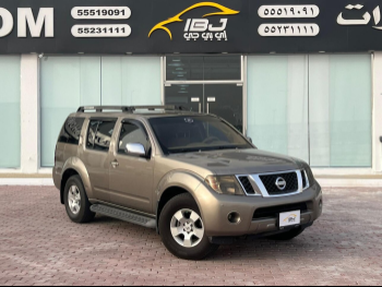 Nissan  Pathfinder  SE  2008  Automatic  311,000 Km  6 Cylinder  Four Wheel Drive (4WD)  SUV  Gold
