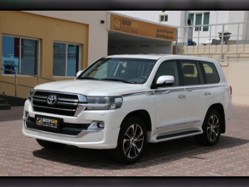 Toyota  Land Cruiser  GXR- Grand Touring  2020  Automatic  177,000 Km  8 Cylinder  Four Wheel Drive (4WD)  SUV  Pearl