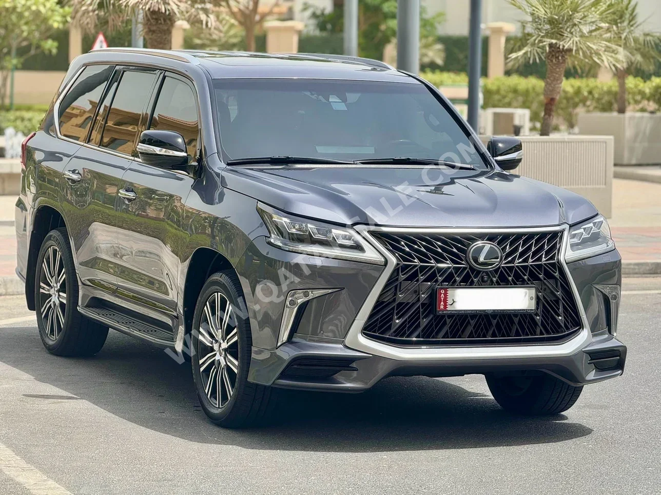 Lexus  LX  570 S  2019  Automatic  184,000 Km  8 Cylinder  Four Wheel Drive (4WD)  SUV  Gray