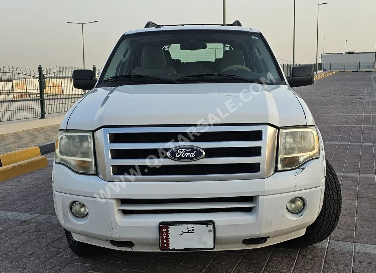 Ford  Expedition  XLT  2012  Automatic  136,000 Km  8 Cylinder  Four Wheel Drive (4WD)  SUV  White