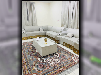الأرائك والكنب والكراسي - اللون الرمادي