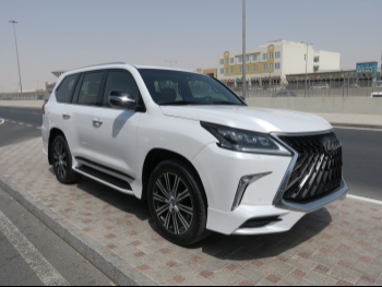 Lexus  LX  570 S  2018  Automatic  135,000 Km  8 Cylinder  Four Wheel Drive (4WD)  SUV  White