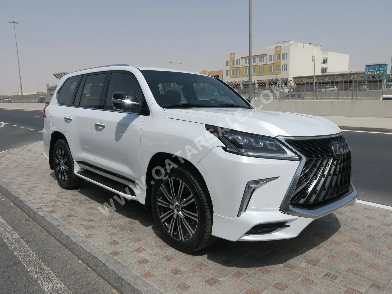 Lexus  LX  570 S  2018  Automatic  135,000 Km  8 Cylinder  Four Wheel Drive (4WD)  SUV  White