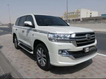 Toyota  Land Cruiser  VXR  2019  Automatic  112,000 Km  8 Cylinder  Four Wheel Drive (4WD)  SUV  White