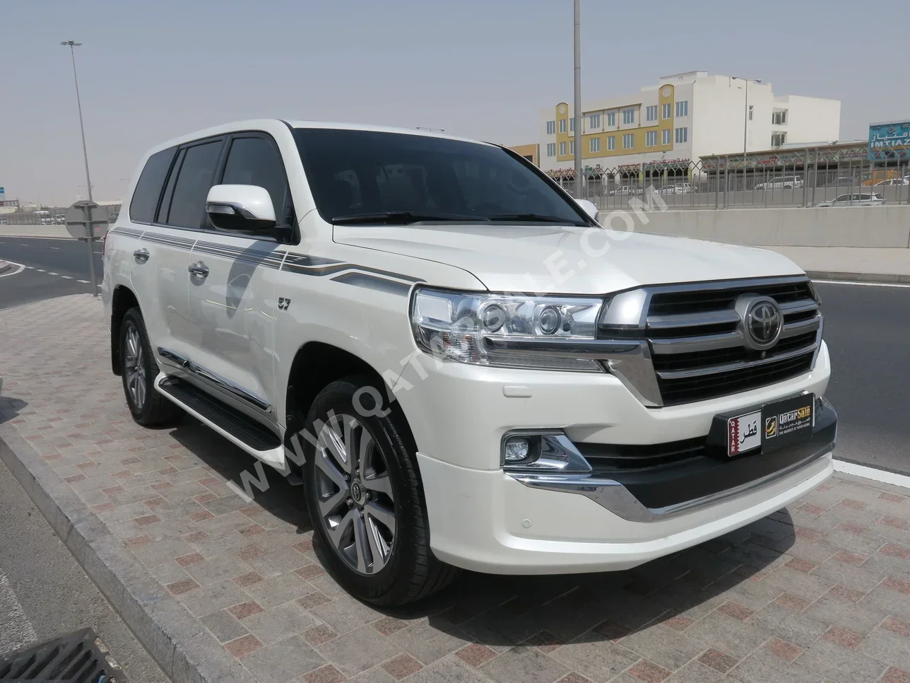 Toyota  Land Cruiser  VXR  2019  Automatic  112,000 Km  8 Cylinder  Four Wheel Drive (4WD)  SUV  White
