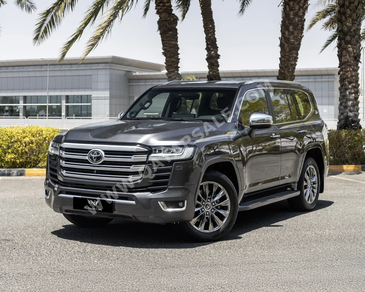 Toyota  Land Cruiser  VXR Twin Turbo  2022  Automatic  154,000 Km  6 Cylinder  Four Wheel Drive (4WD)  SUV  Gray